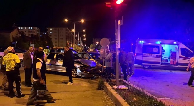 Palandöken'de  trafik kazası: 2 yaralı